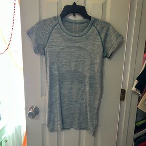 lululemon athletica Blue-Gray Short Sleeve Tee